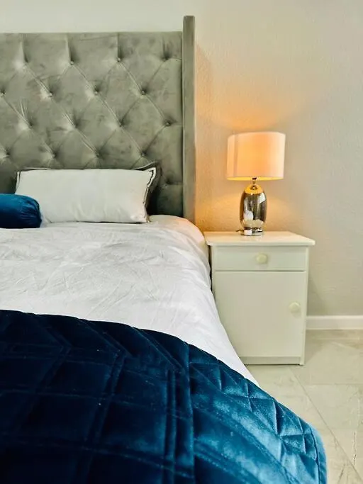 Central Bachelor Apartment - Sea Point Cape Town