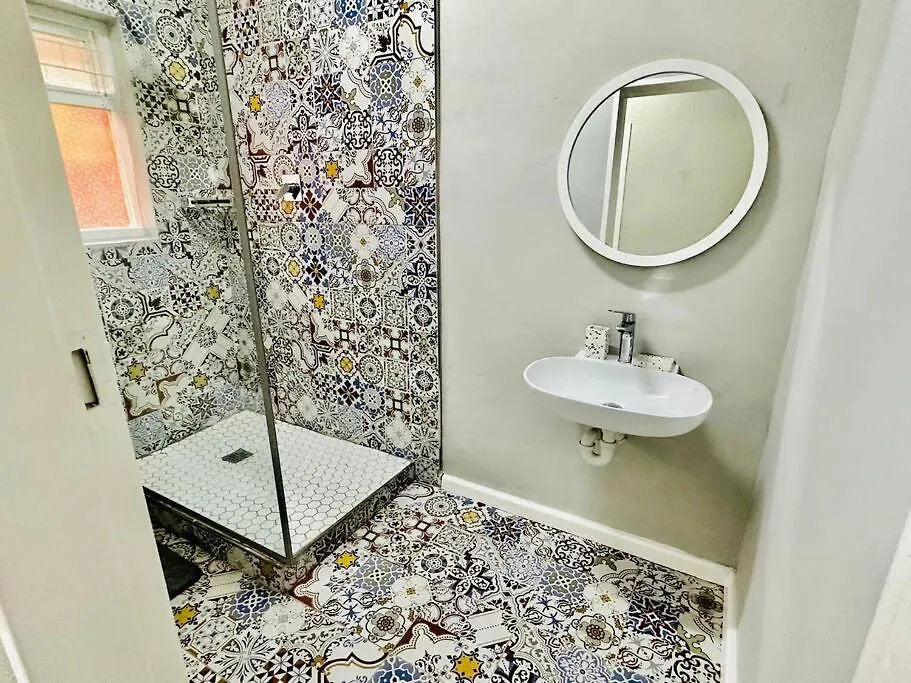 Central Bachelor Apartment - Sea Point Cape Town