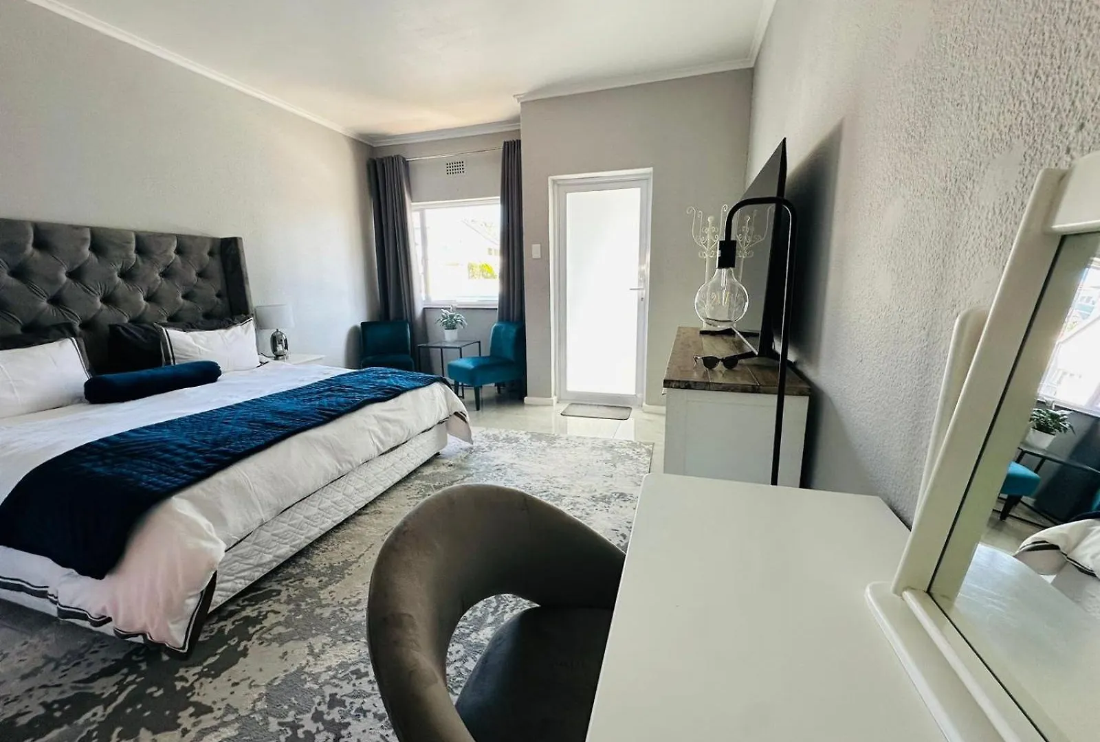 Central Bachelor Apartment - Sea Point Cape Town